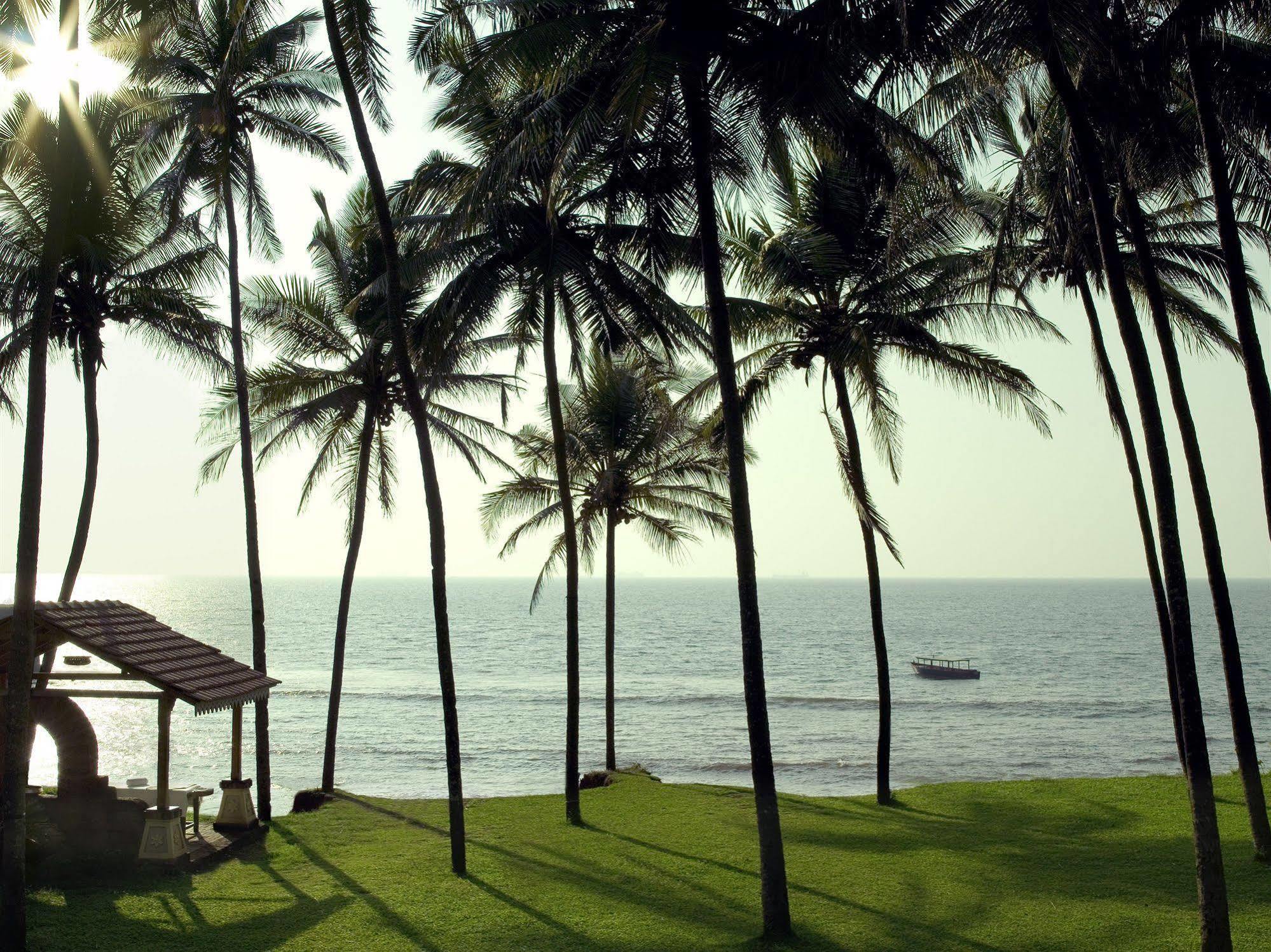 ทัช ฮอลิเดย์ วิลเลจ รีสอร์ต แอนด์ สปา กัว Hotel แคนโดลิม ภายนอก รูปภาพ A beach in Calangute
